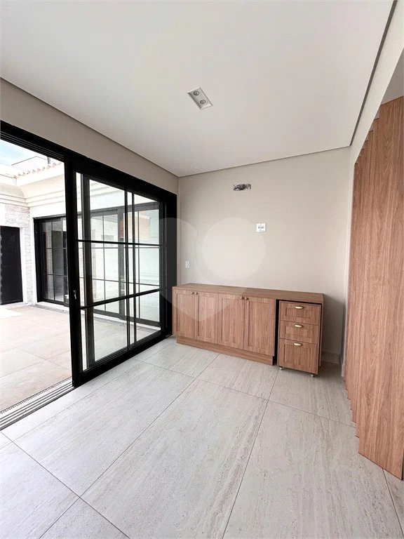 Casa térrea em estilo neoclássico com 3 suítes, no Condomínio Damha 2, na cidade de Piracicaba - SP.