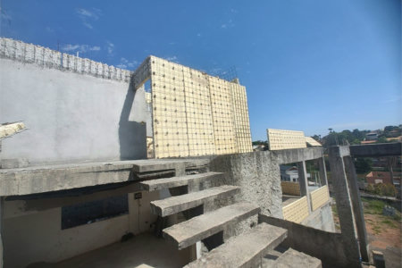 Terreno 810 metros à venda em Atibaia com projeto aprovado exclusivo de alto padrão com construção inacabada