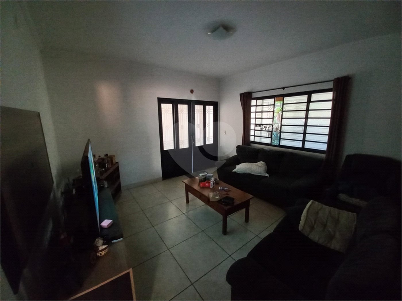 Casa térrea com 2 dormitórios.