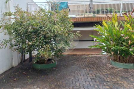 Excelente sobrado a venda no Condomínio Parque Sabará.