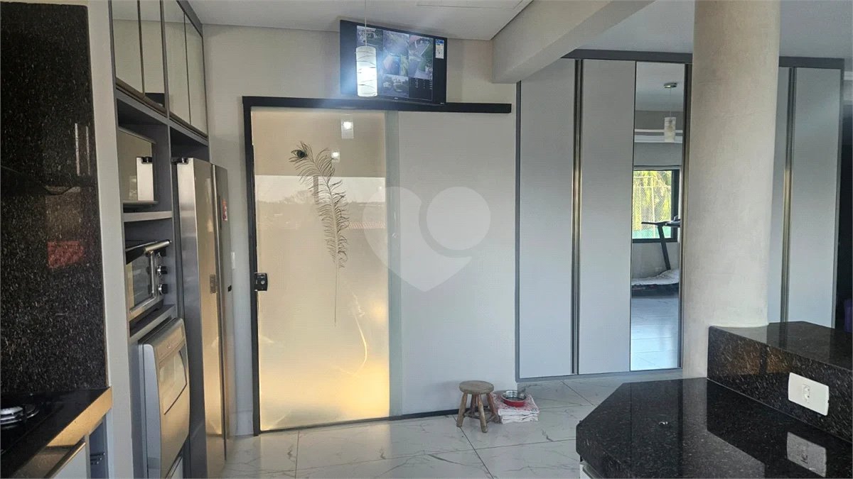 Indaiatuba- condominio Vale das Laranjeiras - Itaici - Terreno 3040,00 ms- construida 220ms - 3 dormitórios, sendo 2 suítes e uma suíte master com closet, além de uma sala ampla com 3 ambientes, Cozinha planejada,, campo de futebol/vôlei, Area de lazer com piscina, espaço gourmet com churrasque