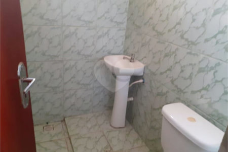 Casa Térrea com 2 dormitórios.