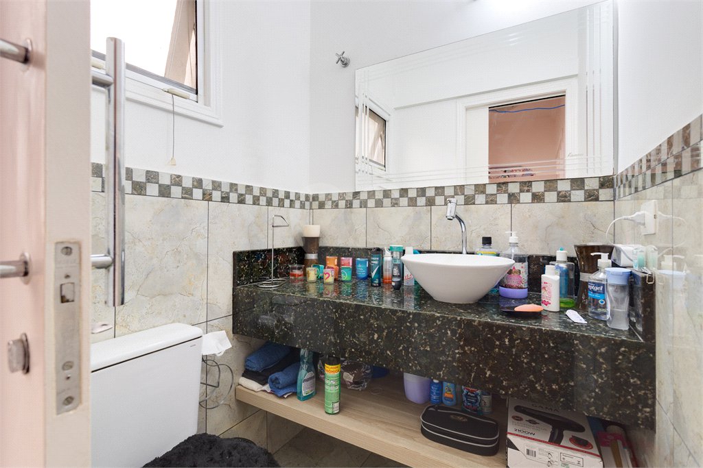 Casa à venda com 4 quartos, sendo 2 suítes, no condomínio Villa Franz Schubert, São Paulo - SP