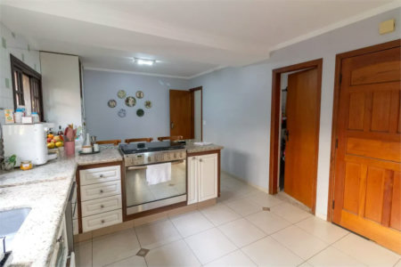 Sobrado à venda com 4 quartos, sendo 2 suítes,  em Butantã, São Paulo, SP