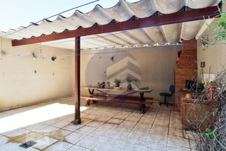 Casa para alugar com 3 quartos, sendo 1 suíte, em Jardim Monte Kemel, São Paulo - SP
