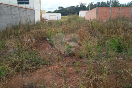 Lote no Jardim do Bosque, aceita financiamento ou aquisição de terreno e construção .
