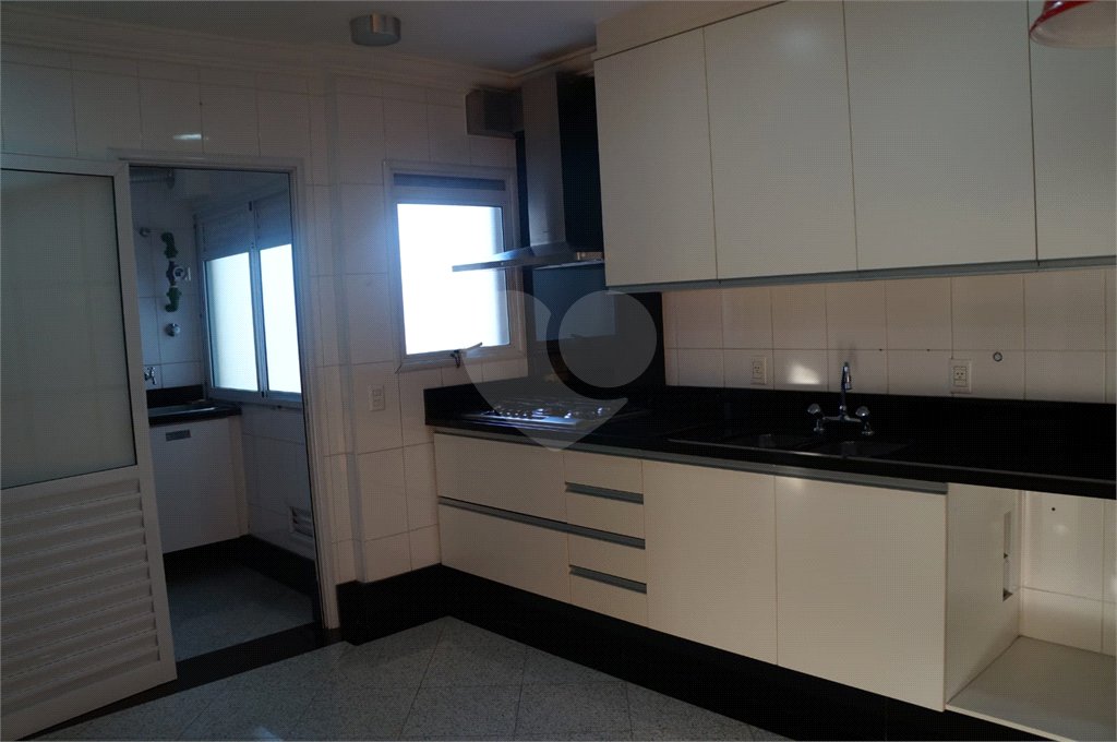 Apartamento de 142m² no Ipiranga com 3 dormitórios, 3 suítes e 3 vagas de garagem.