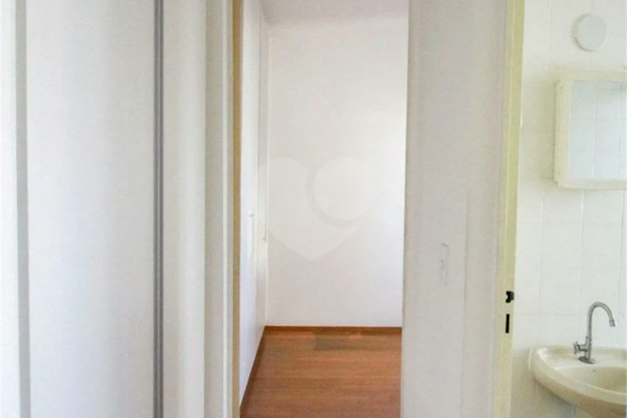Apartamento em Santana com Sacada e Vaga de Garagem, a 650 m do Metrô