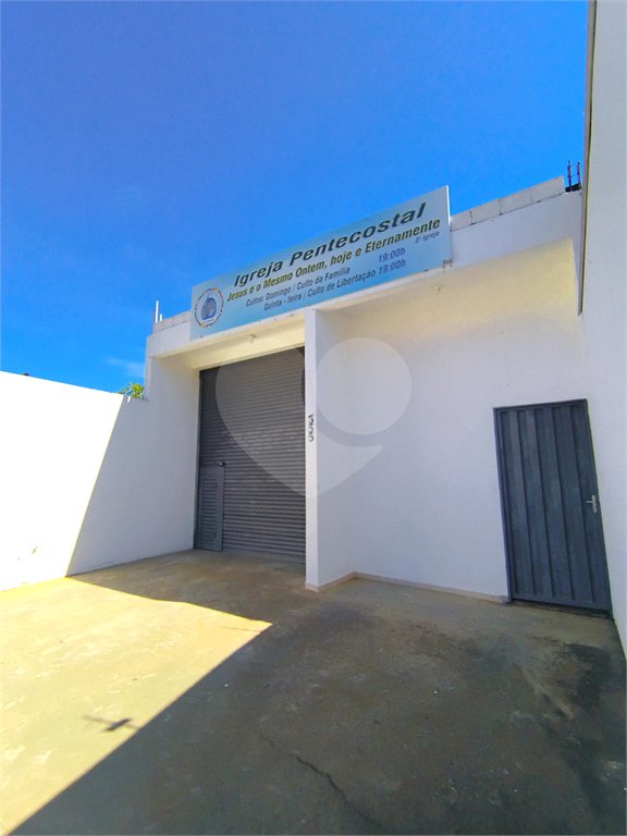 Imóvel disponível para venda com excelente localização e grande potencia, tambèm gerando uma renda passiva todos meses com contrato de aluguel ativo. Salão Comercial Perfeito para quem busca conforto, praticidade e um ótimo investimento