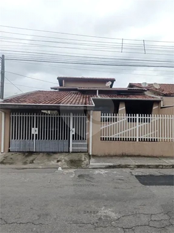 CASA A VENDA, PARQUE BANDEIRANTES, 3 DORMITORIOS 1 SENDO SUÍTE, 2 VAGAS DE GARAGEM, SJC/SP