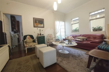 Excelente sobrado para venda com 250m², 3 quartos e 2 vagas de garagem na Aclimação!