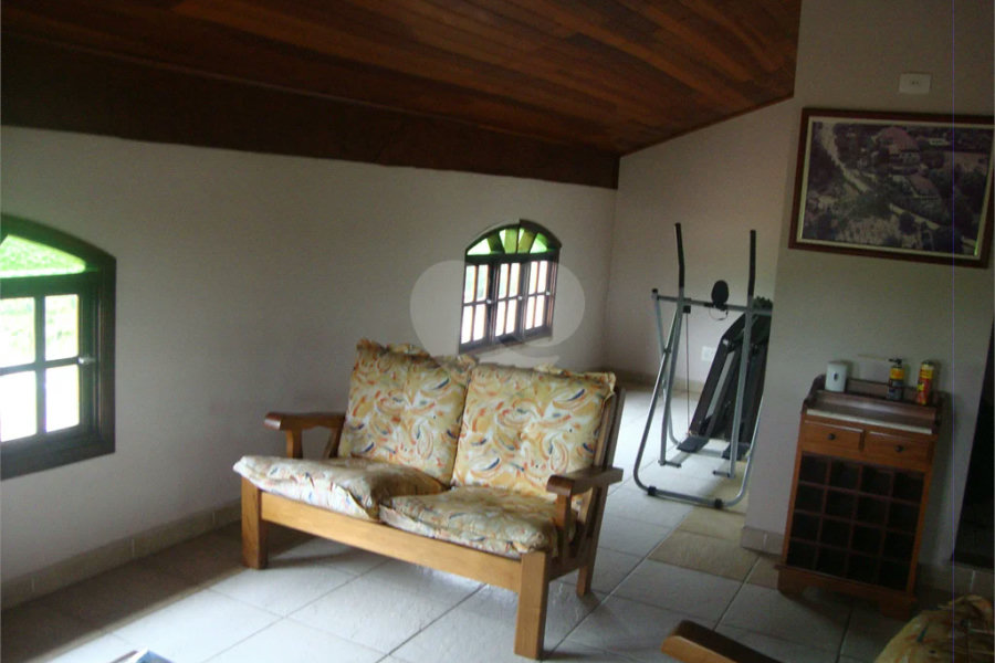 Chácara à venda com 5 quartos, sendo 2 suítes, em Jardim Arujá, Arujá, SP