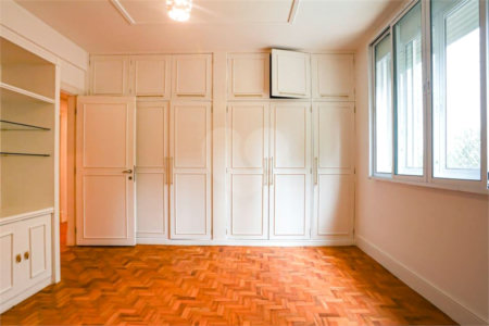 Apartamento na Bela Vista com 228m² 3 dormitorios Aceita e estuda Permuta.