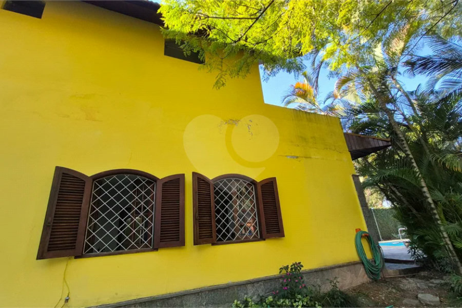 Casa com Piscina, Sauna e Edícula em Rua Arborizada no Tremembé