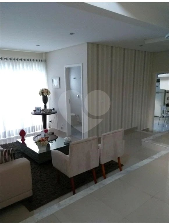 Casa à venda com 3 quartos, sendo 2 suítes, em Condomínio Residencial Terras do Oriente, Valinhos, SP
