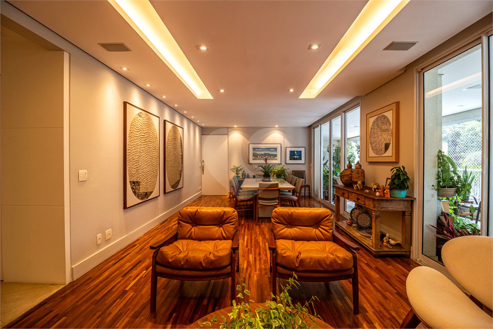 Apartamento Campo Belo à Venda 274 m² 4 Suítes 4 Vagas com Clima de Casa e Vista Verde