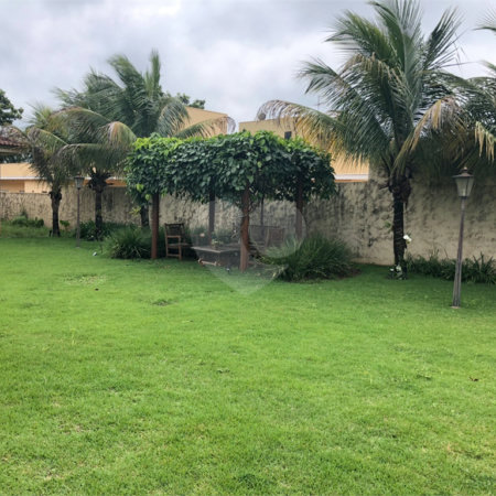 Casa no condomínio Damha I.