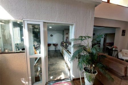Casa residencial com ponto comercial a venda no Centro