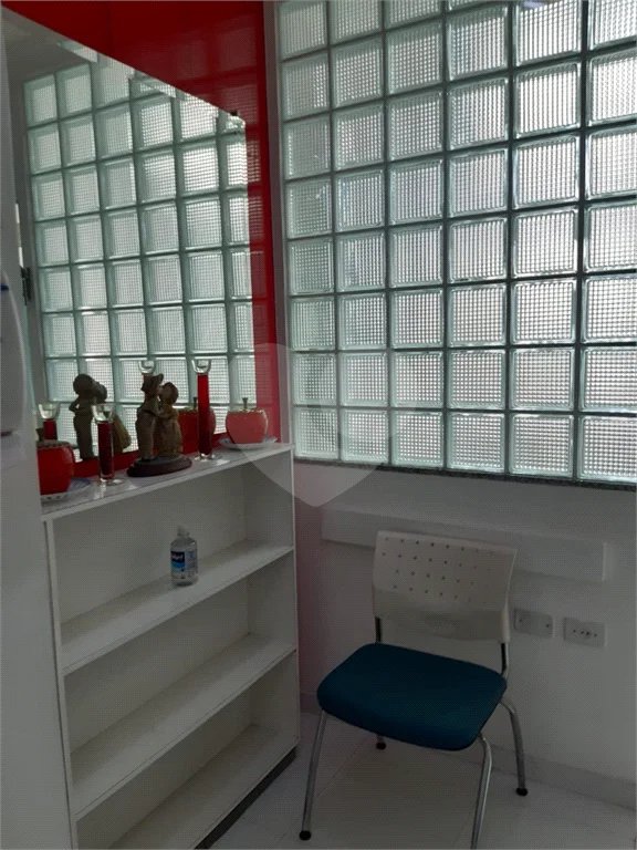 Sala com consultório odontológico à venda na Liberdade