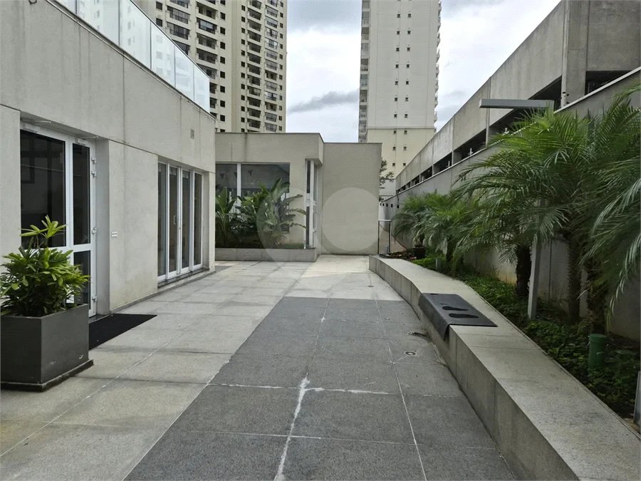 Oportunidade na Vila Leopoldina!! Apartamento com dois dormitórios, sendo uma suíte, dois banheiros, e com duas vagas.