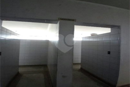 Galpão Comercial .