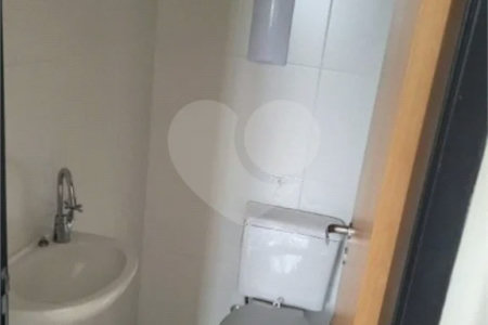 Sala comercial com 35m² , 1 vaga , 1 banheiro , à venda na Penha.