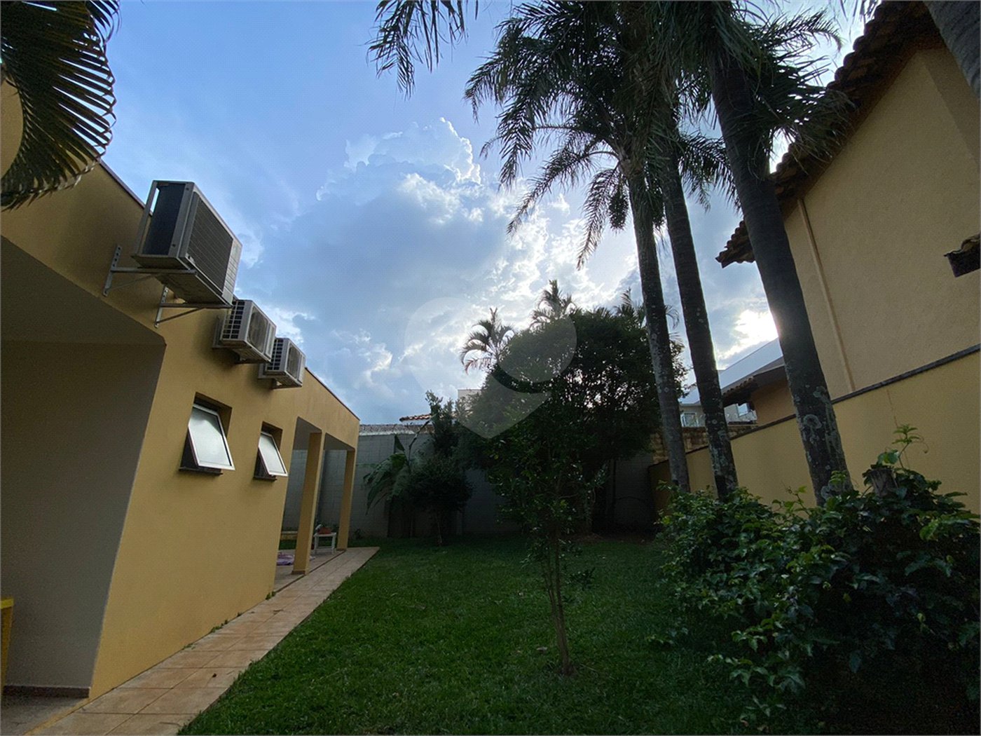 Casa térrea no Condomínio Parque Faber I