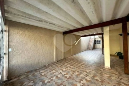 Casa com 200m² , 5 dormitórios , sendo 1 suíte , 3 vagas de garagem , à venda em Guarulhos.