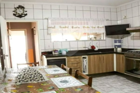 Casa com 120m² , 4 dormitórios , sendo 1 suíte , 3 vagas de garagem , à venda no Jabaquara.