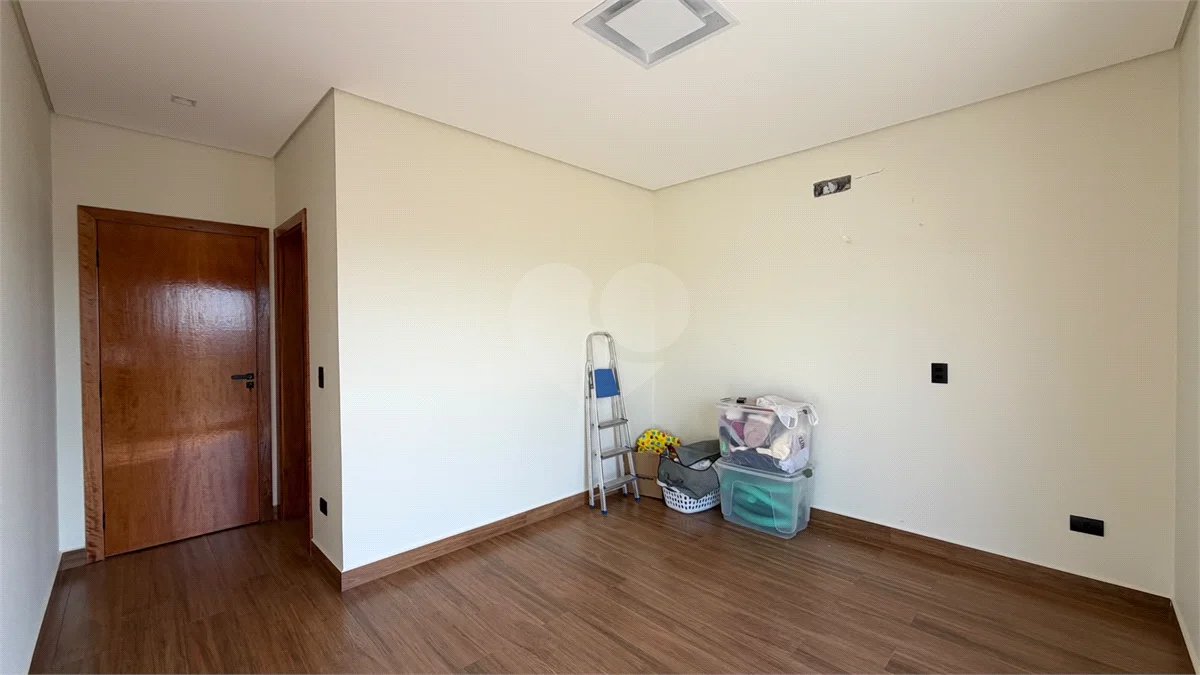 Casa de alto padrão com 3 suítes no Condomínio Damha 2,