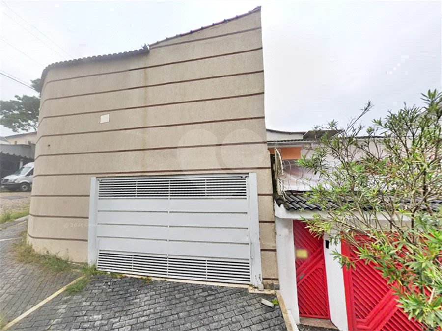 Sobrado Moderno à Venda na Pedra Branca, 3 Dormitórios, 1 Suíte, Piscina
