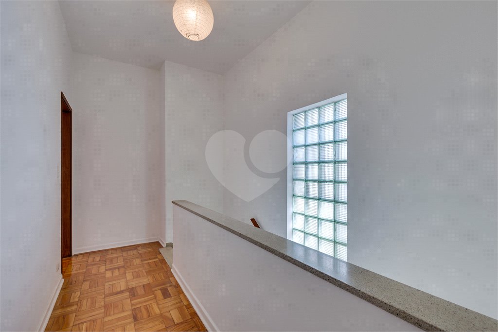 Sobrado à venda com 5 quartos, sendo 3 suítes, em Alto da Boa Vista, São Paulo, SP