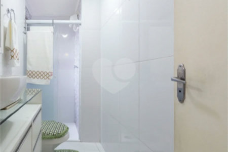 Apartamento na Mooca de 2 dormitórios, sala cozinha e banheiro, com portaria, academia e portaria.