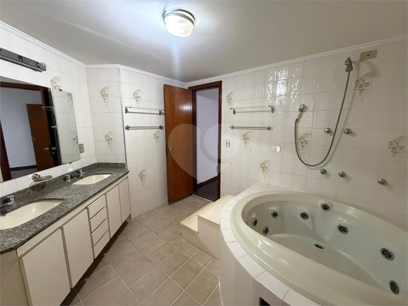 Apartamento com 3 suítes no Jardim França