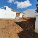 Casa térrea com 5 dormitórios, sendo 2 suítes.