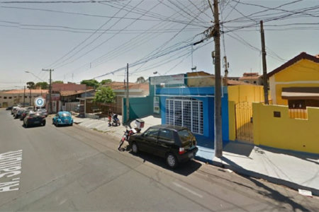 Casa Térrea com 3 dormitórios.