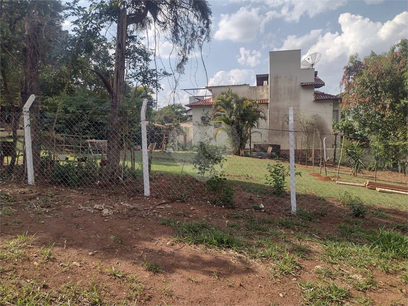Terreno á venda no Residencial Sambambaia