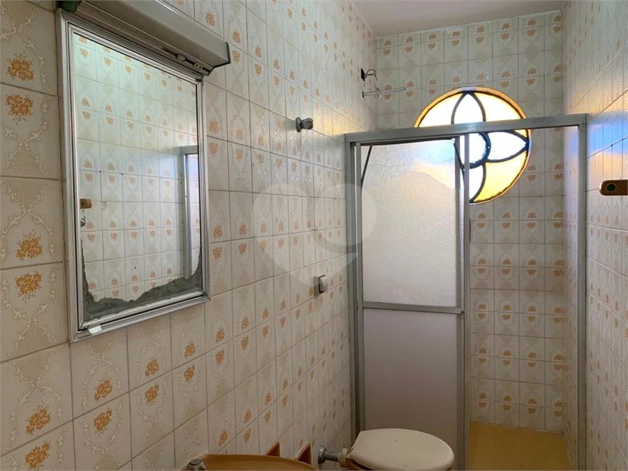 Casa espaçosa com 3 quartos, suíte, quintal e 2 vagas na Vila Santa Catarina