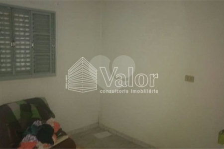 Casa térrea com 2 dormitórios.