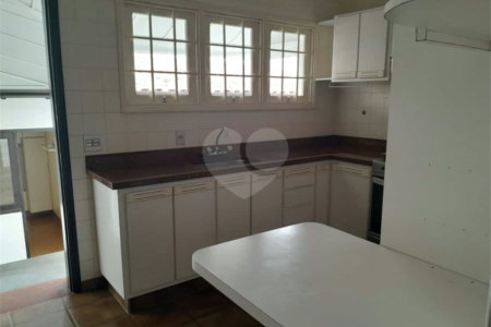 Linda casa para venda / Locação em bairro nobre