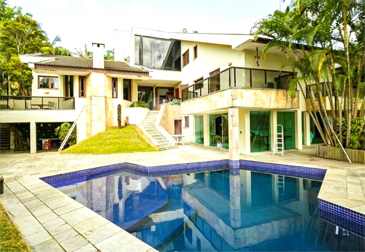 Casa com 4 quartos e ótimo espaço em local nobre no Alto da Boa Vista