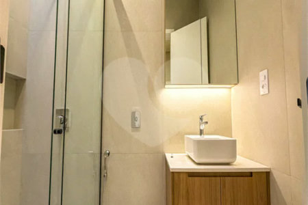 Indaiatuba - Condominio Sapezal - R$ 2.400.000,00 - Área Total 360,00 m² - Área Construída 213,32 m² - TÉRREA - 03 suítes sendo a master com closet; - Escritório; Lavabo; Cozinha com cooktop e planejados; Gourmet com churrasqueira; Ambientes preparados para ar condicionado; Piscina com cascata,