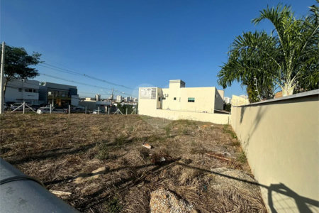 Terreno à venda em Jardim Esplanada - SP