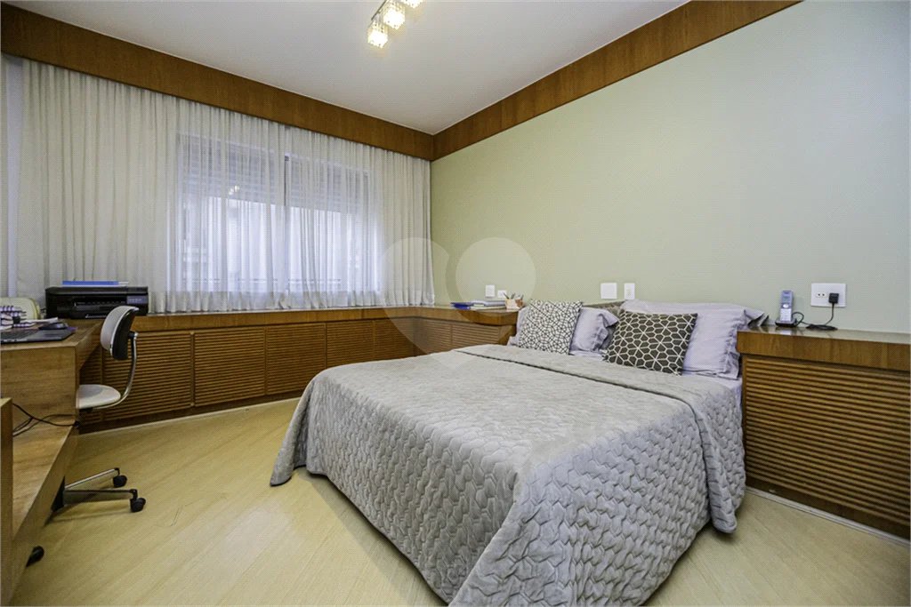 Apartamento á venda em Higienópolis com 212m² 3 dormitórios 1 suíte 2 vagas
