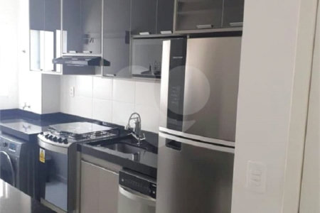 Apartamento no Condomínio Parque dos Manacás.