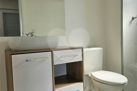 Apartamento à venda no bairro Santa Cecília.