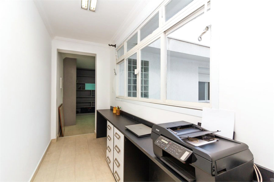 Casa Sobrado à venda com 342 m², 3 dormitórios, sendo 2 suítes, 4 vagas na Vila Mariana - São Paulo.