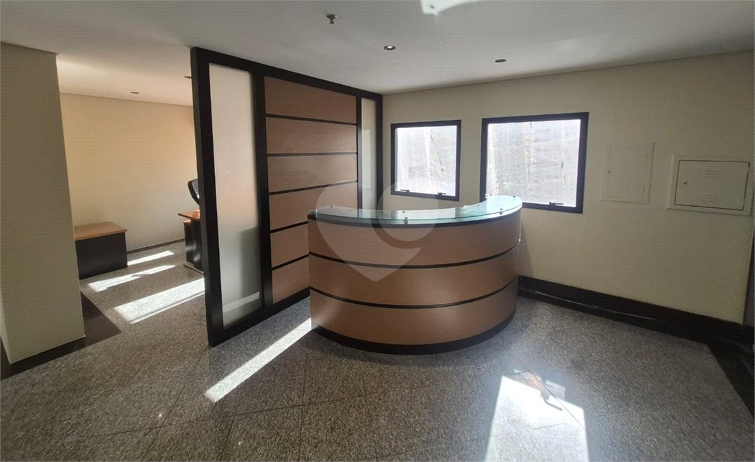 Conjunto comercial reformado na Cincinato Braga — 87 m², 2 vagas e a 1 quadra do Metrô Brigadeiro