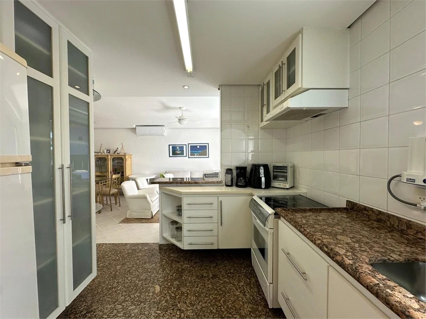 Apartamento à venda com 3 quartos, sendo 1 suíte, em Riviera de São Lourenço, Bertioga, SP