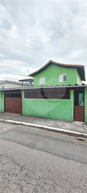Sobrado espaçoso em São Miguel Paulista com 5 dormitórios e 5 vagas.